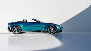 Aston Martin V12 Vantage Roadster – side