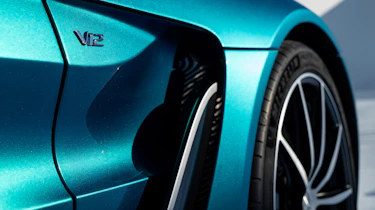 Aston Martin V12 Vantage Roadster – vents