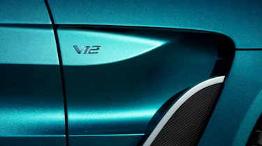 Aston Martin V12 Vantage Roadster – side gills