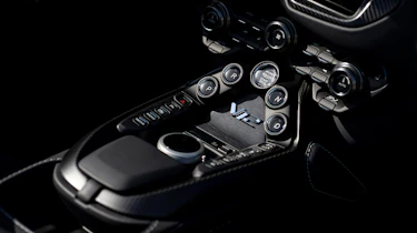 Aston Martin V12 Vantage Roadster – console