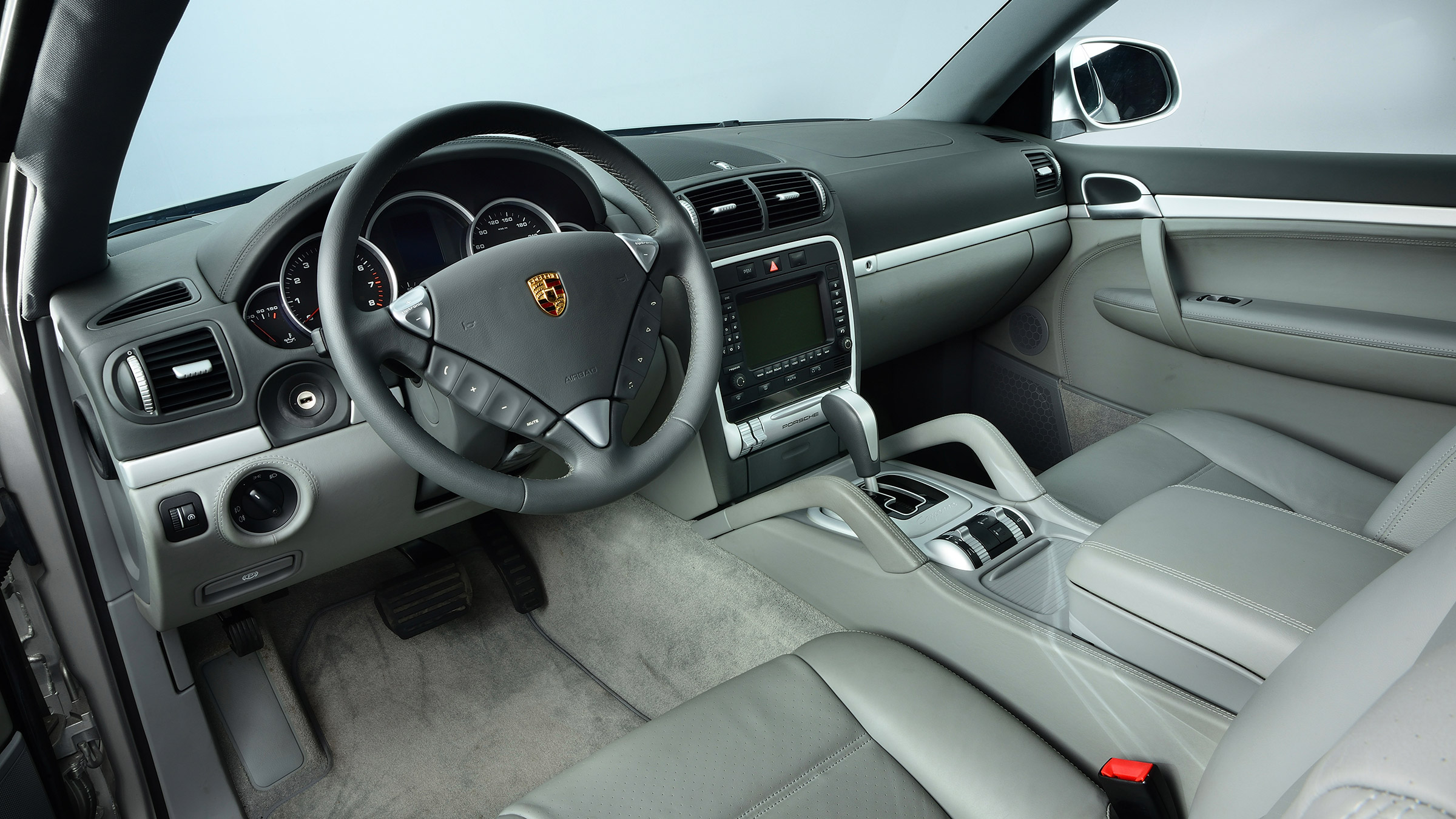 Porsche Cayenne convertible – cabin