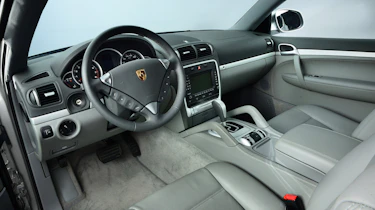 Porsche Cayenne convertible – cabin