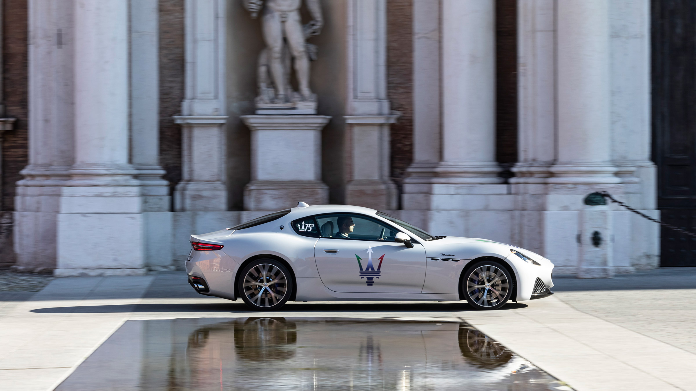 Maserati GranTurismo Trofeo – side
