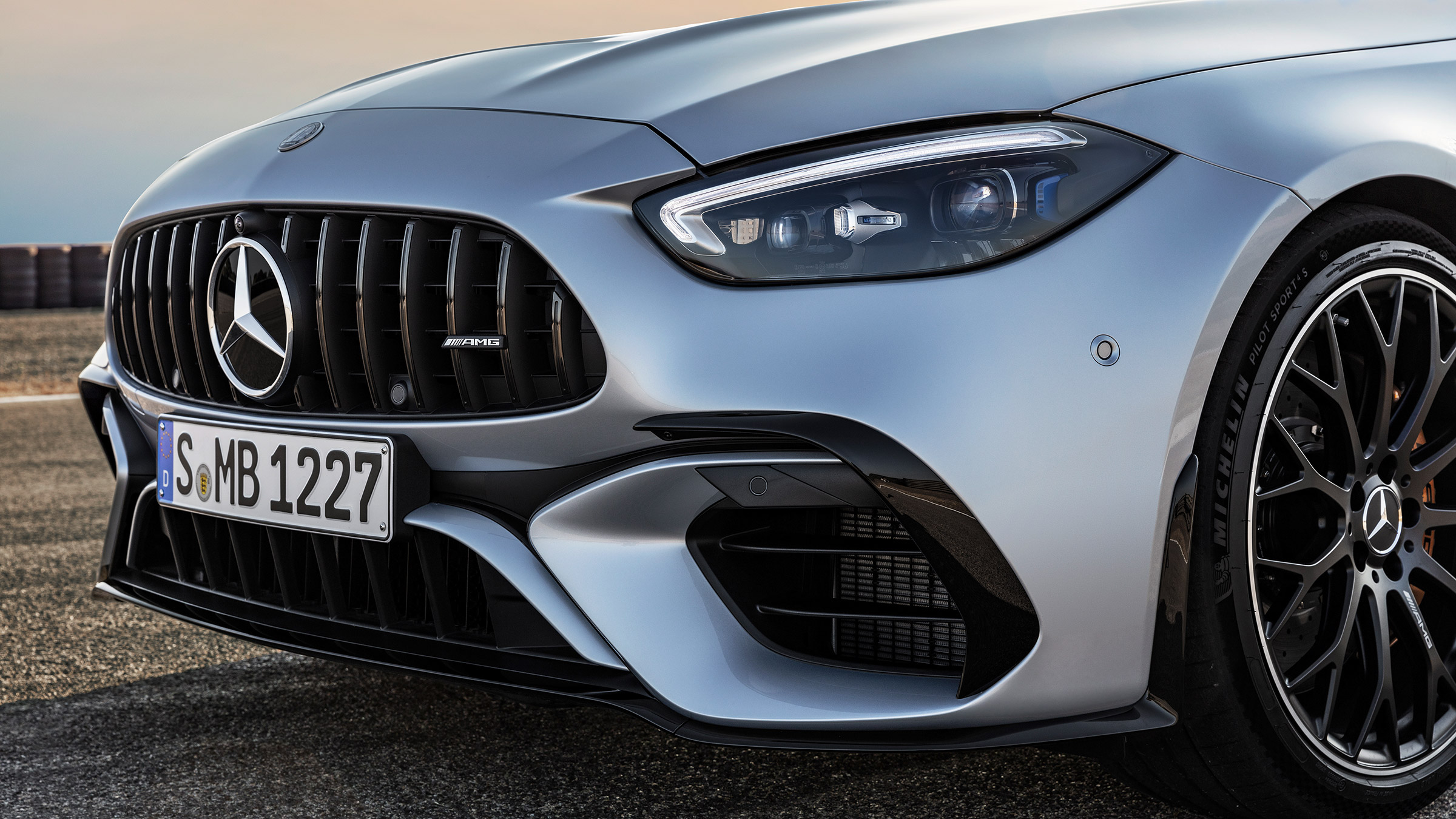 Mercedes-AMG C63 S E Performance – grilles