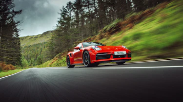 Porsche 911 Turbo S vs A45 S – tracking low