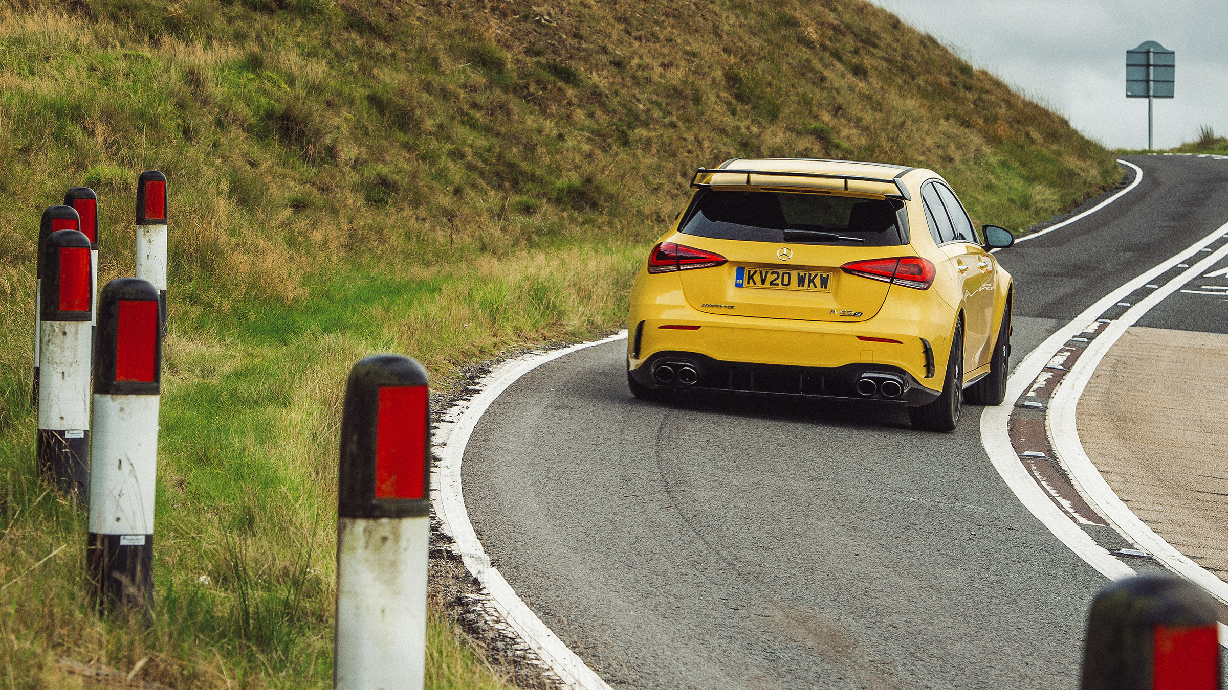 Porsche 911 Turbo S vs A45 S – A45 slide