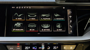 Audi S3 2022 – blue screen