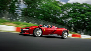 Ferrari SP3 Ionia – tracking