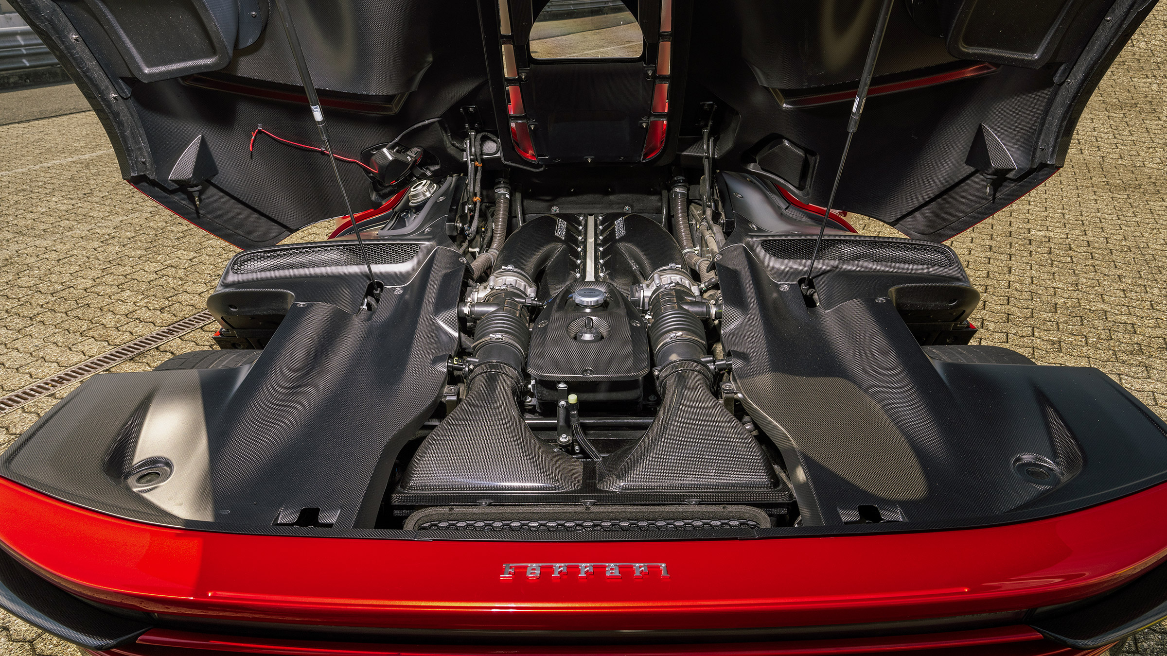 Ferrari SP3 Ionia – engine