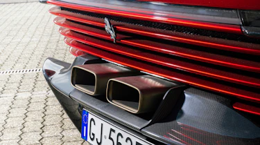 Ferrari SP3 Ionia – exhaust