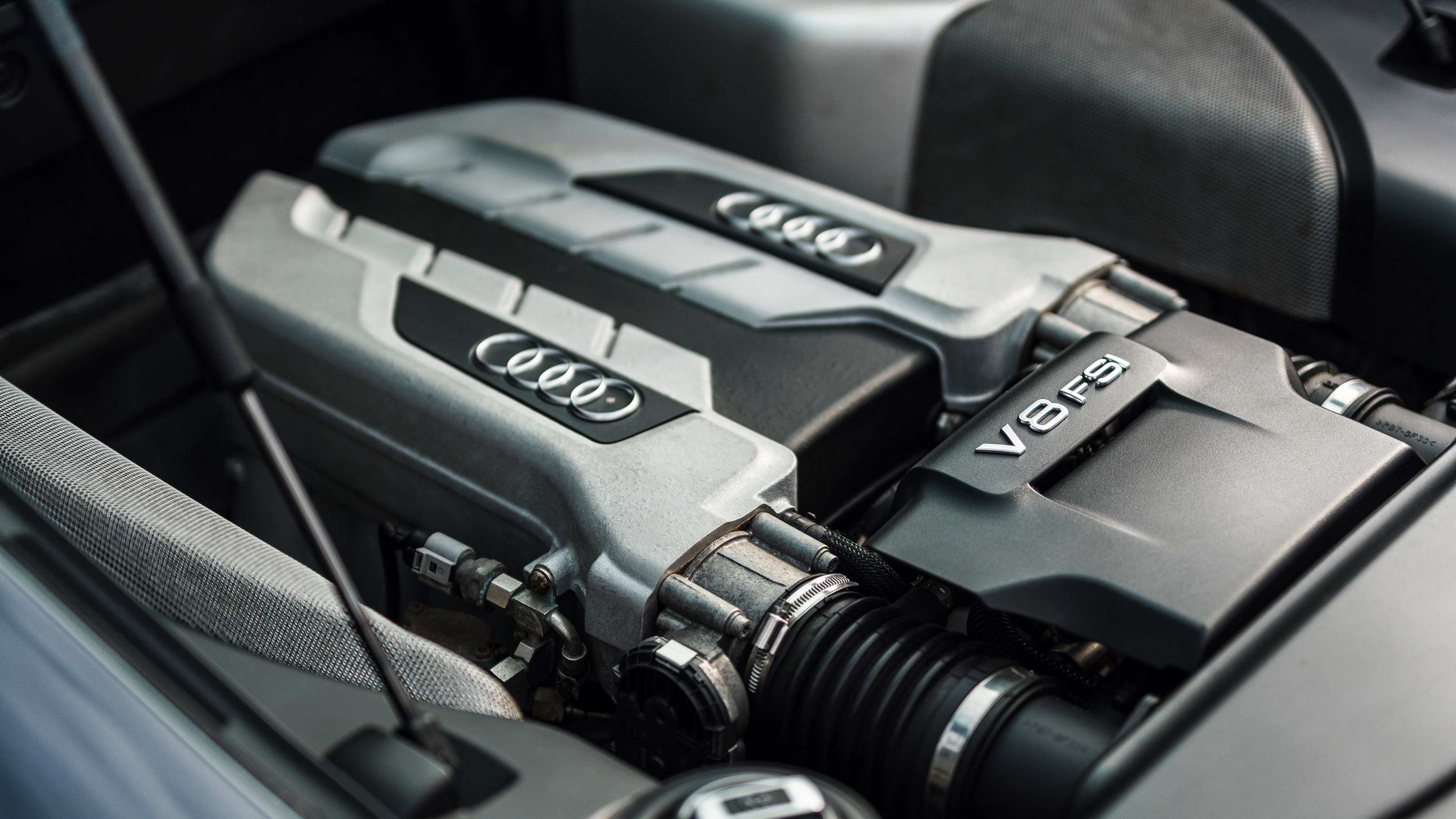 Audi R8 4.2 FSI quattro icon
