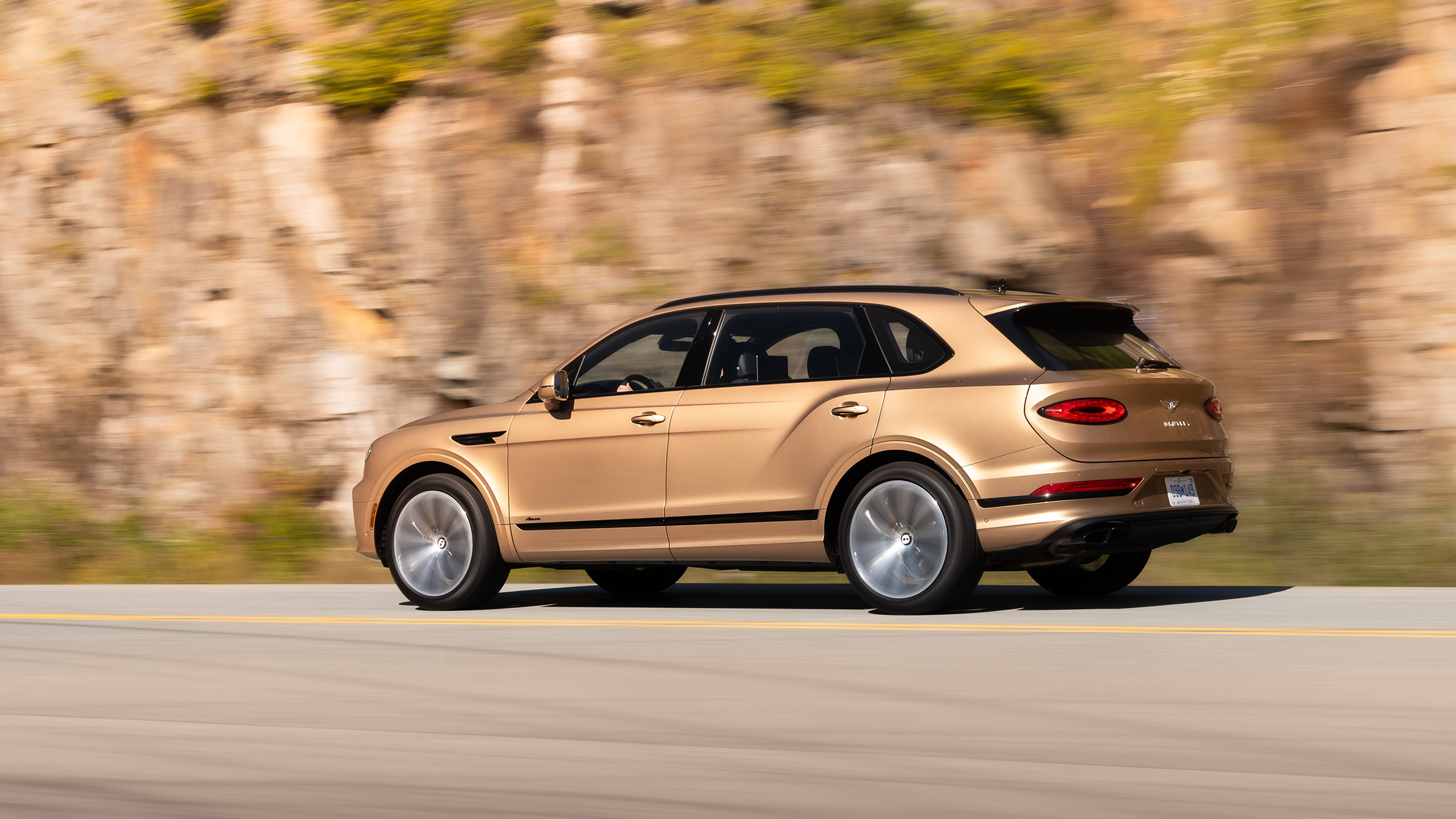 Bentley Bentayga EWB – rear tracking