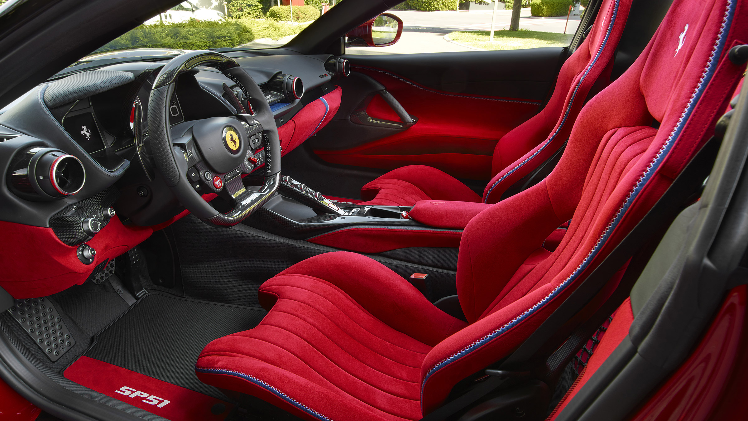Ferrari SP51 – int