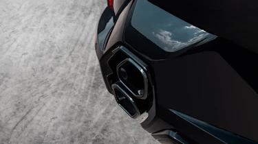 BMW XM Black – exhaust