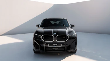 BMW XM Black – front