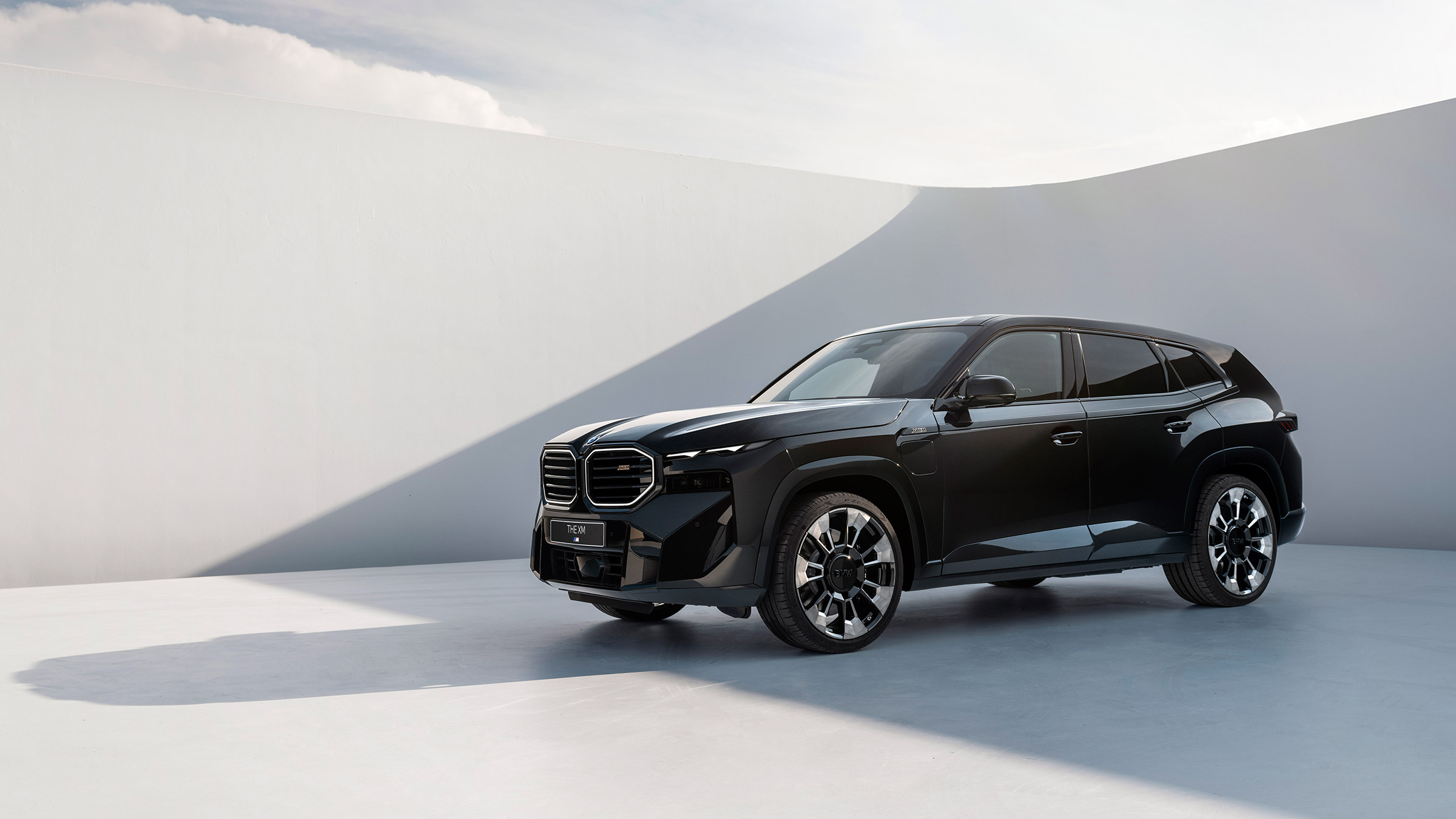 BMW XM Black – header