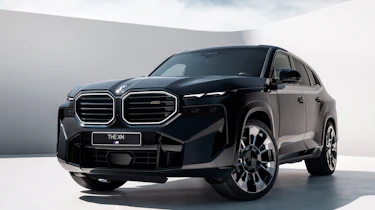 BMW XM Black – front quarter