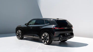 BMW XM Black – rear quarter