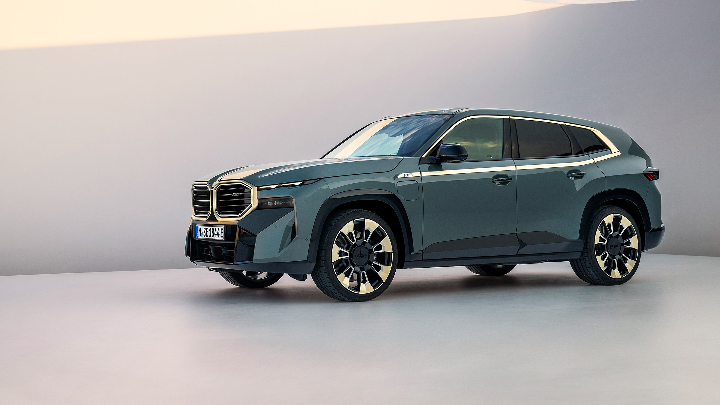 BMW XM – studio