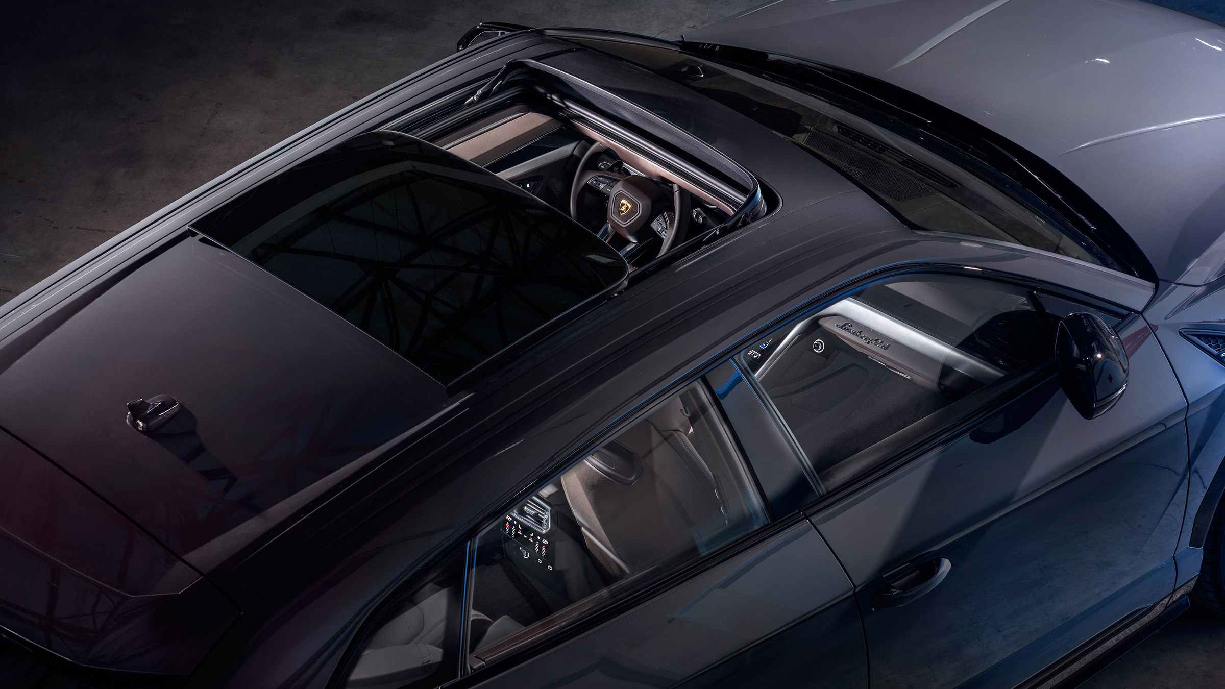 Lamborghini Urus S – sunroof