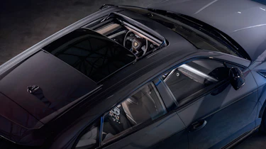 Lamborghini Urus S – sunroof