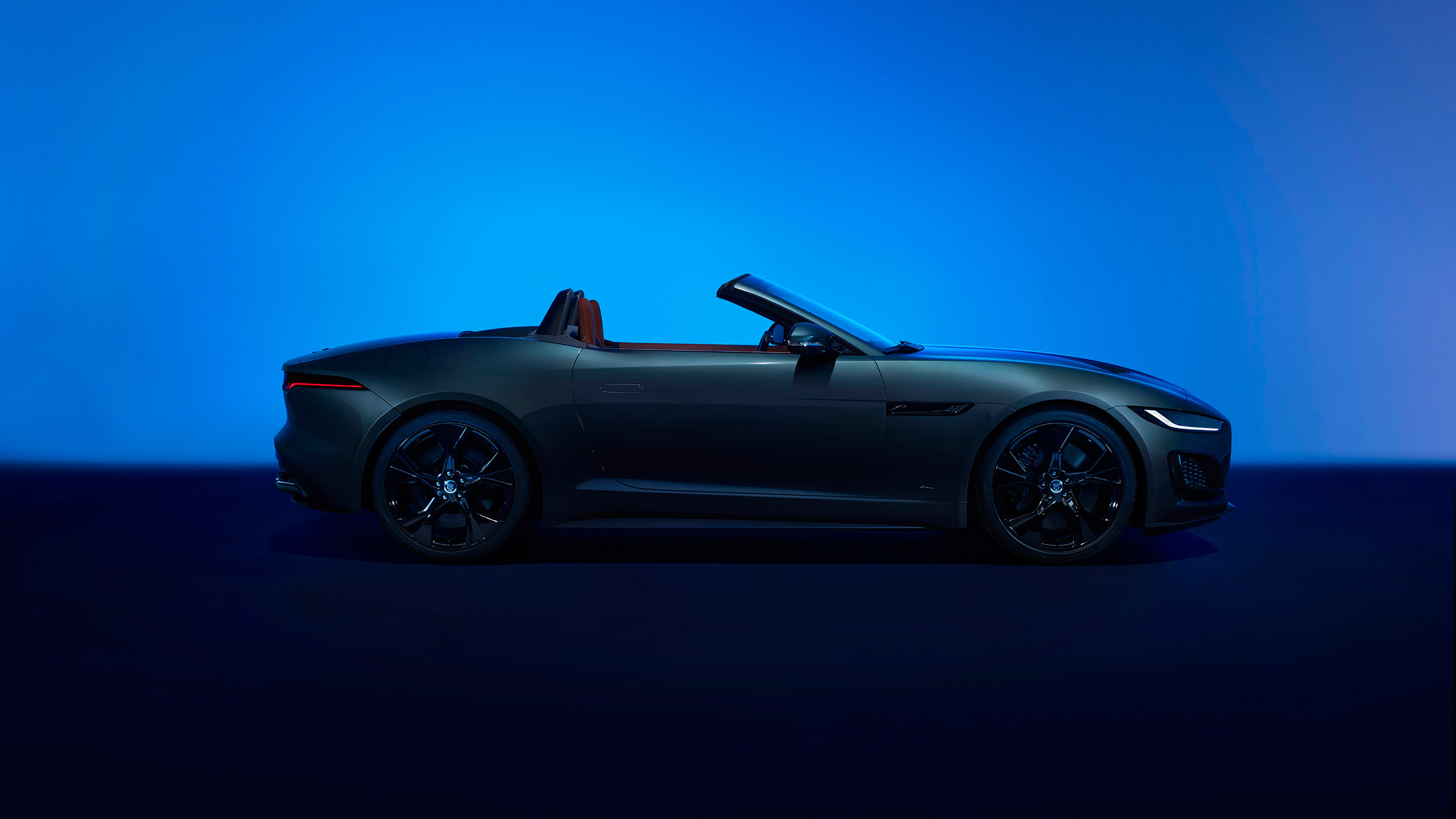 Jaguar F-Type coupe – side