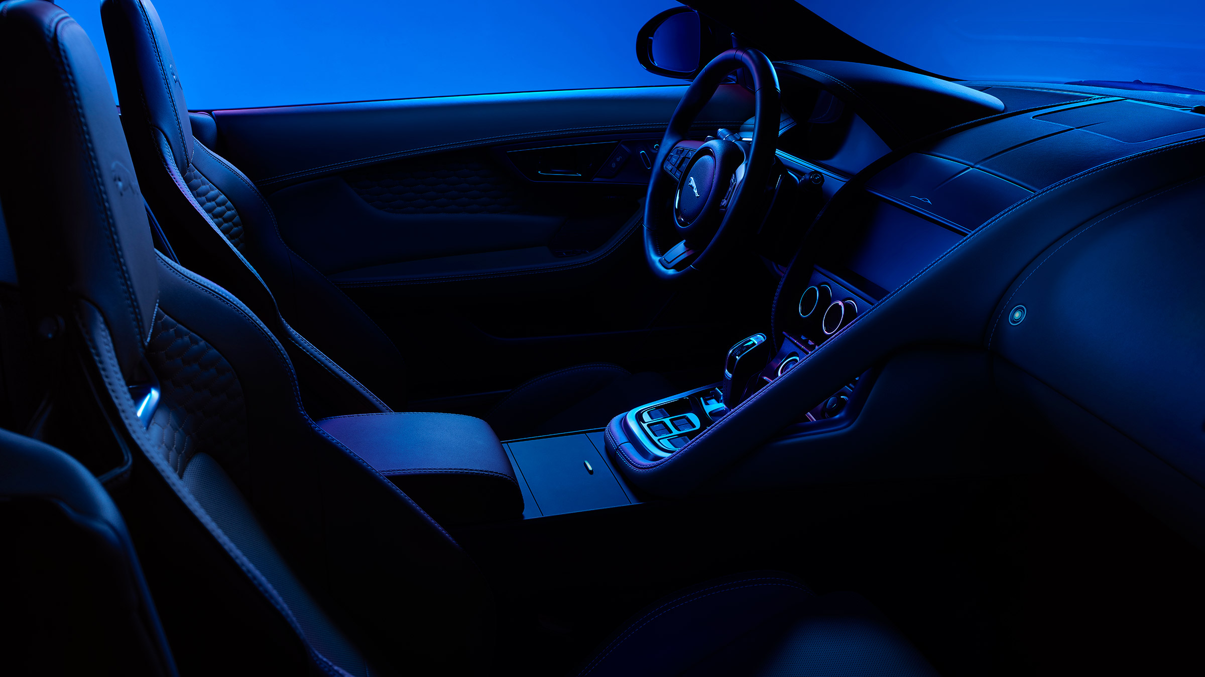 Jaguar F-Type coupe – dash