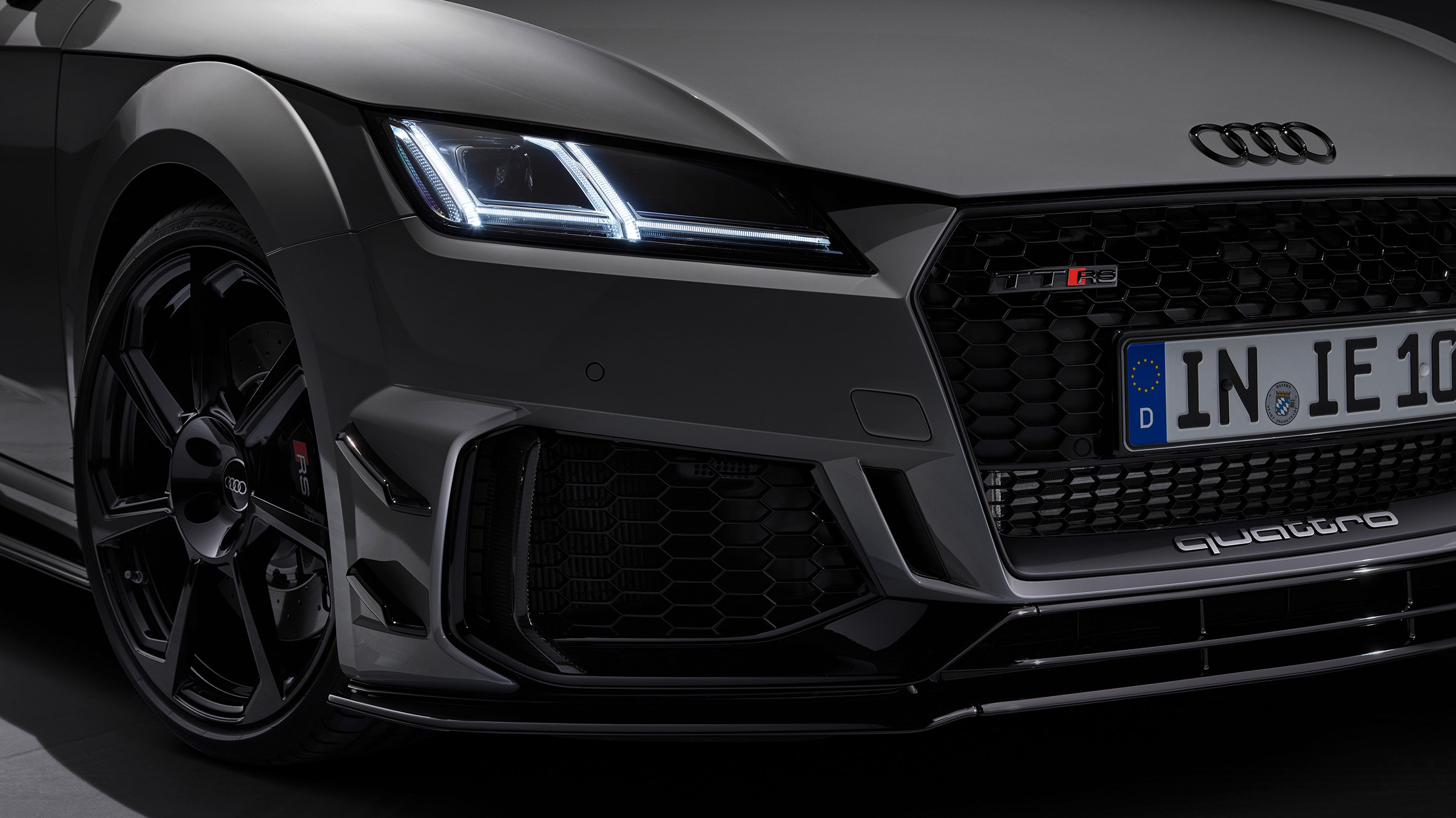 Audi TT RS IE – studio lights