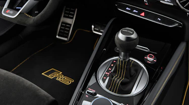 Audi TT RS IE – studio gearstick
