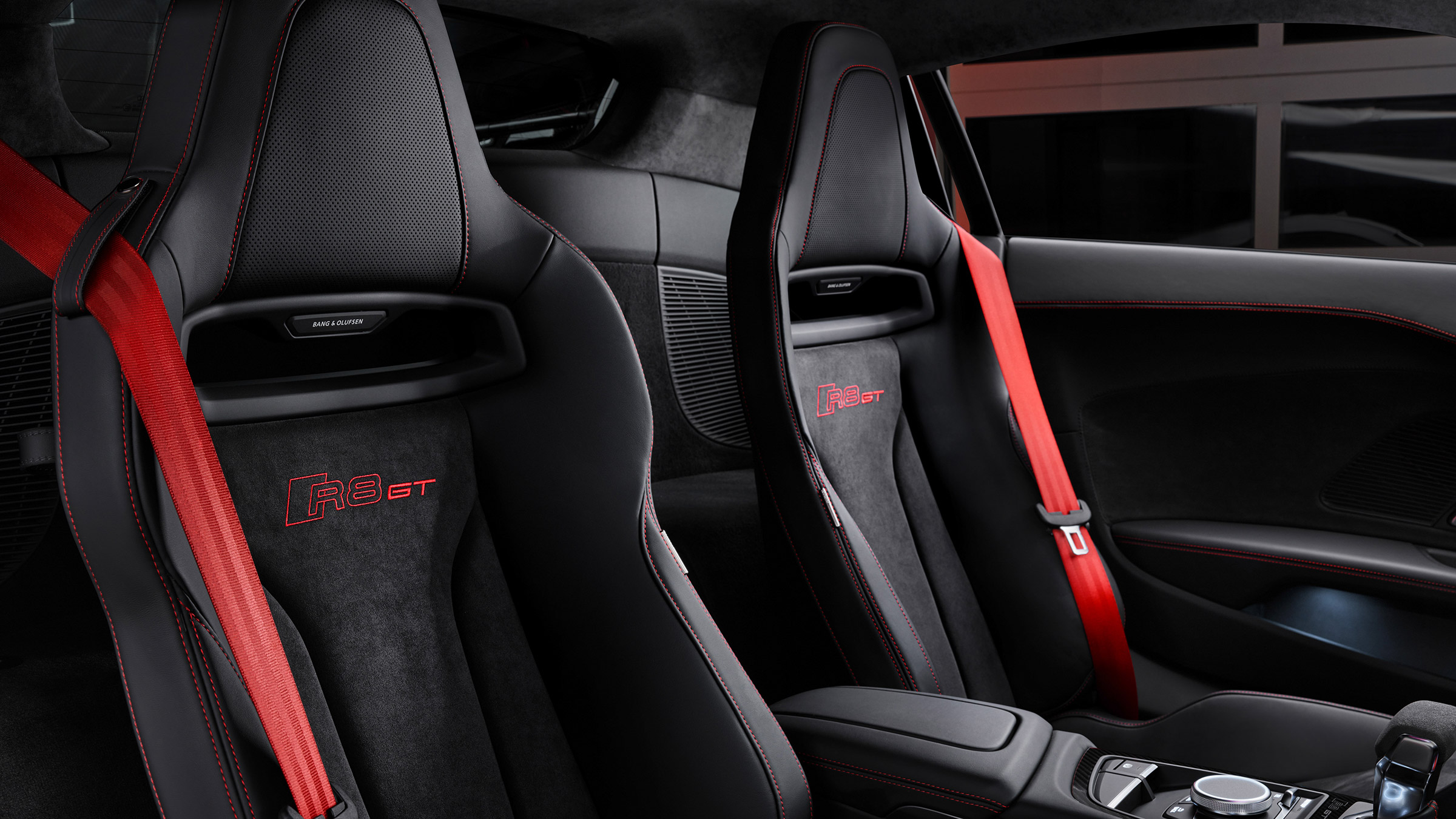 Audi R8 V10 GT RWD – seats