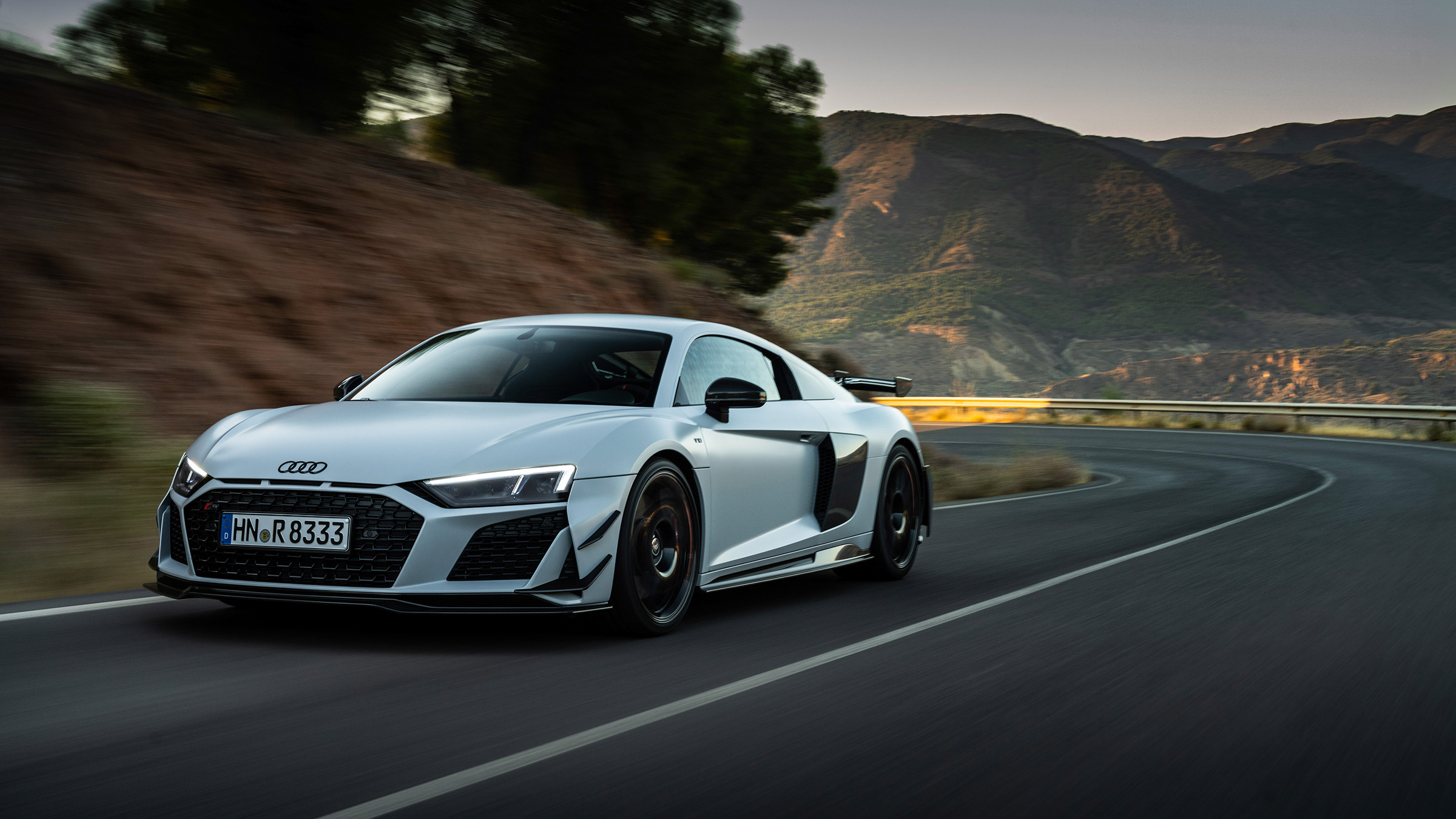 Audi R8 V10 GT RWD – front tracking