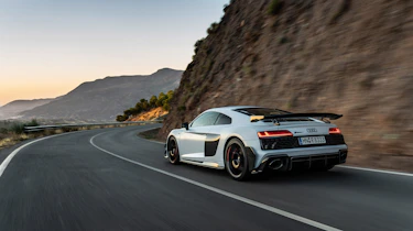 Audi R8 V10 GT RWD – rear tracking