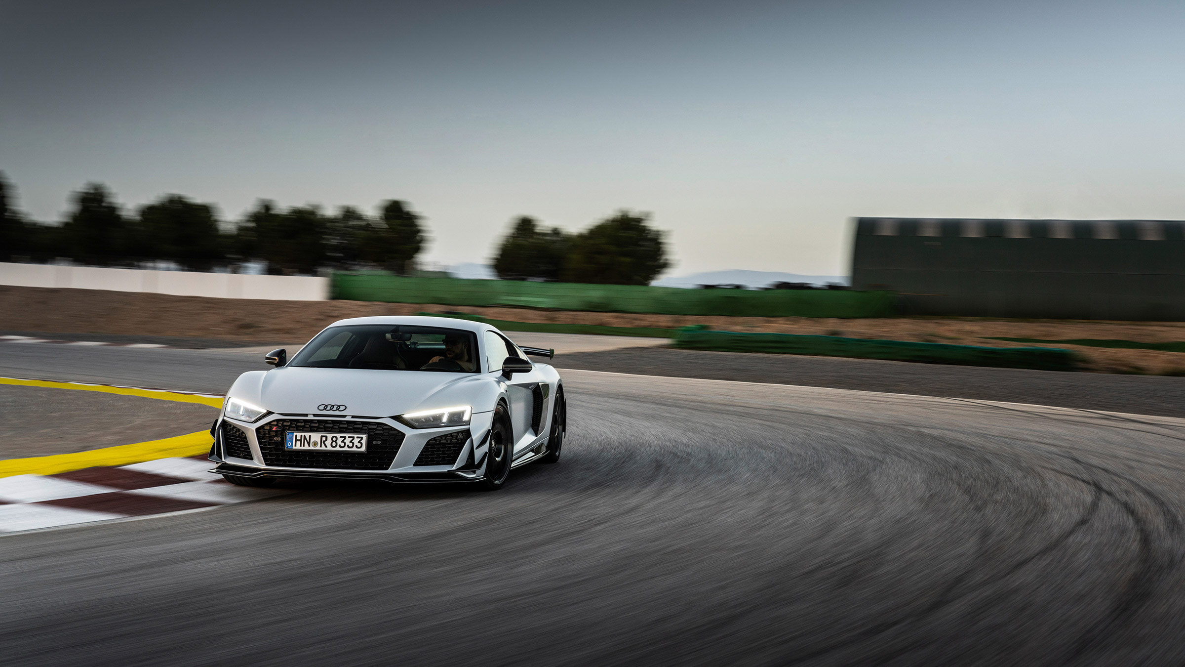 Audi R8 V10 GT RWD – cornering