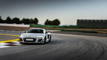Audi R8 V10 GT RWD – cornering