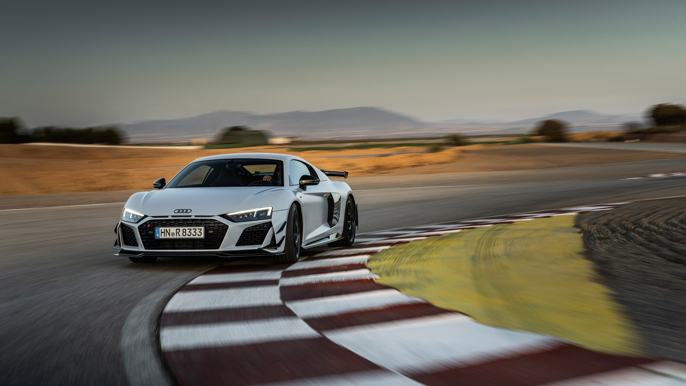 Audi R8 V10 GT RWD – cornering