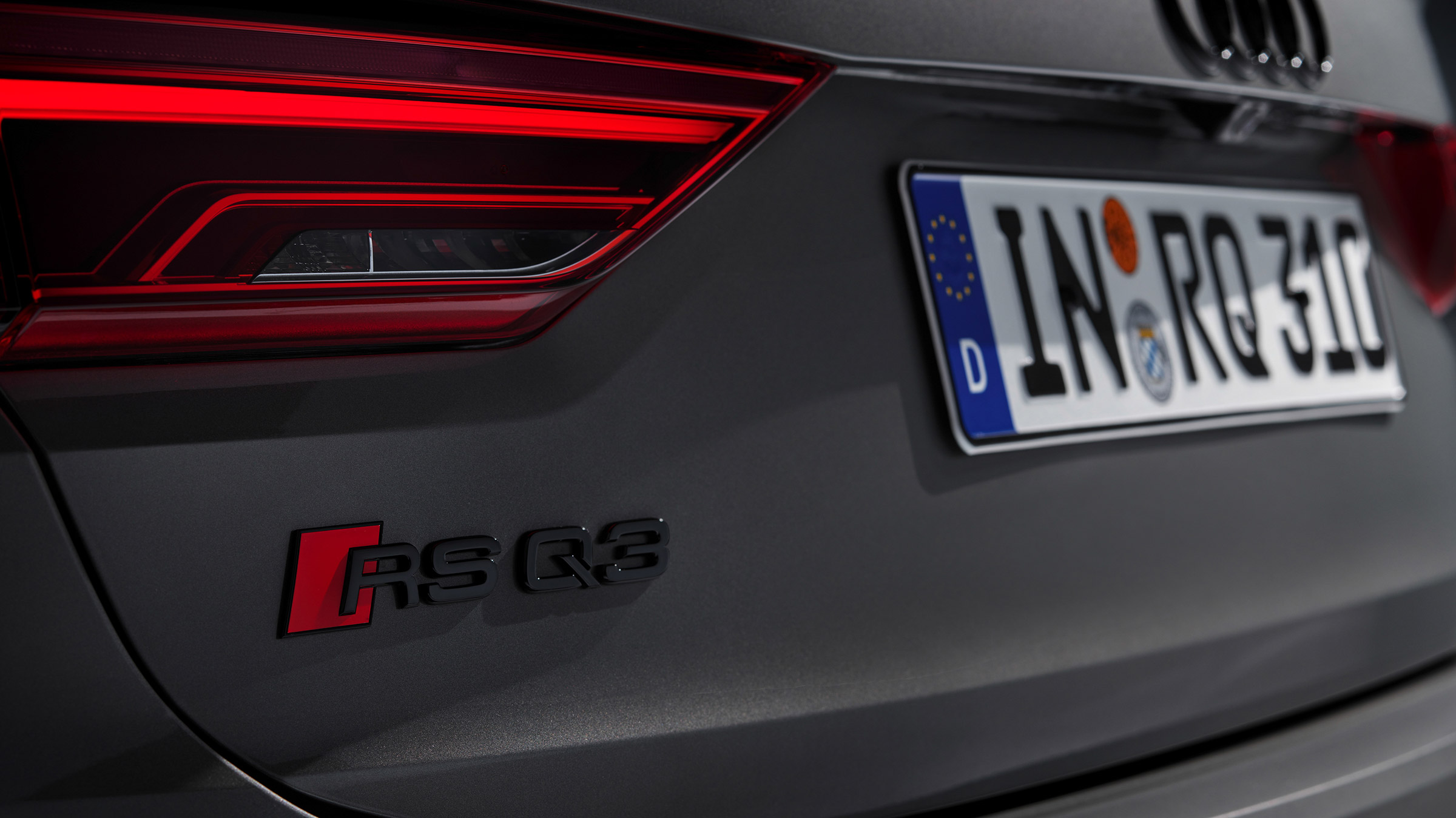 Audi RSQ3 10 Years – badges
