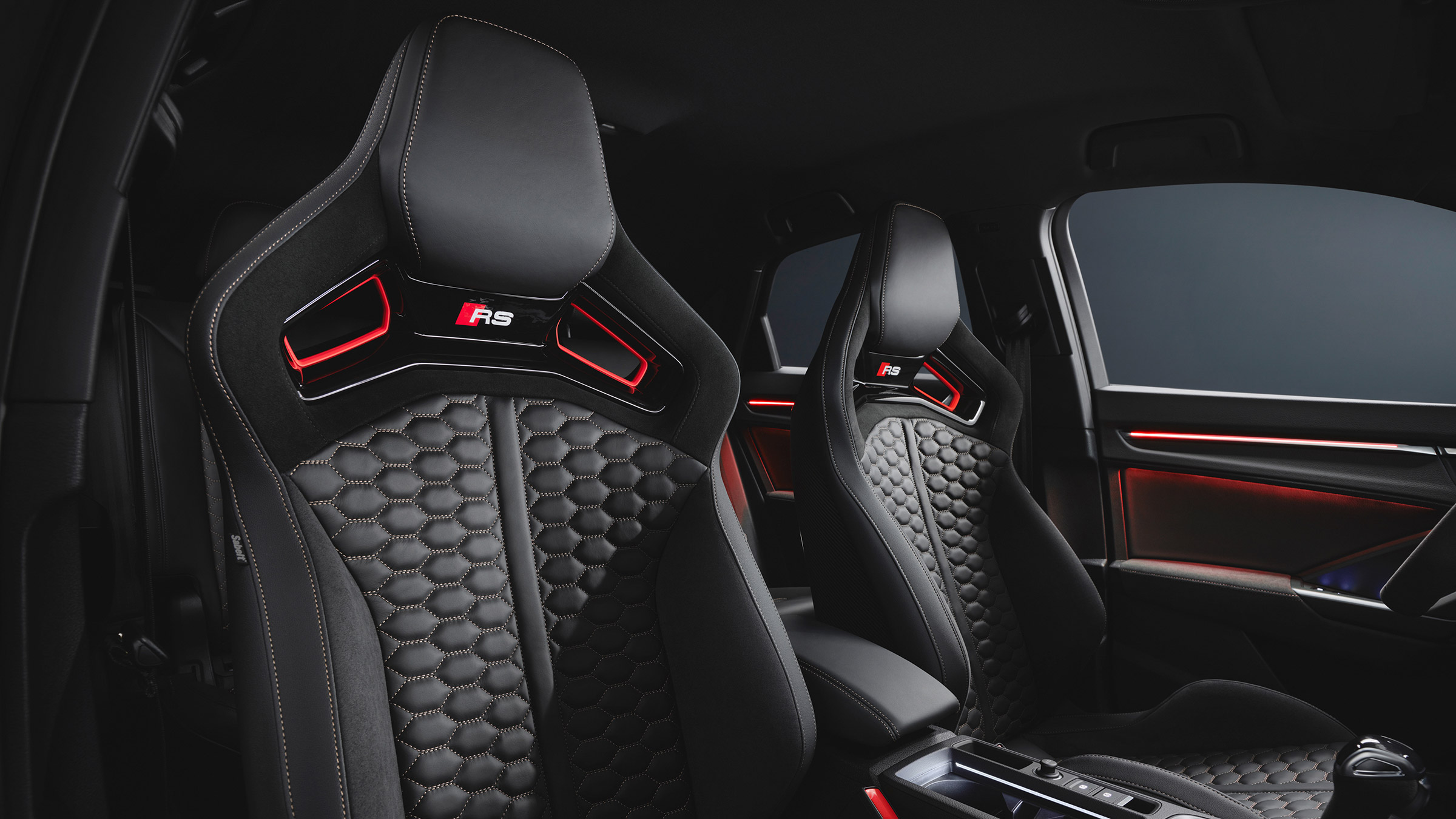 Audi RSQ3 10 Years – seats