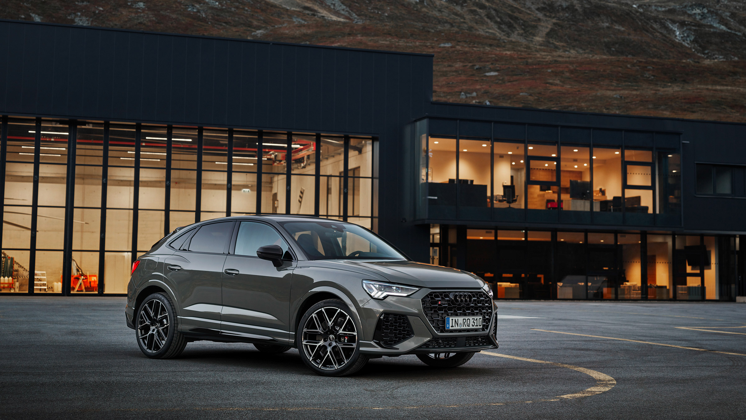 Audi RSQ3 10 Years – front