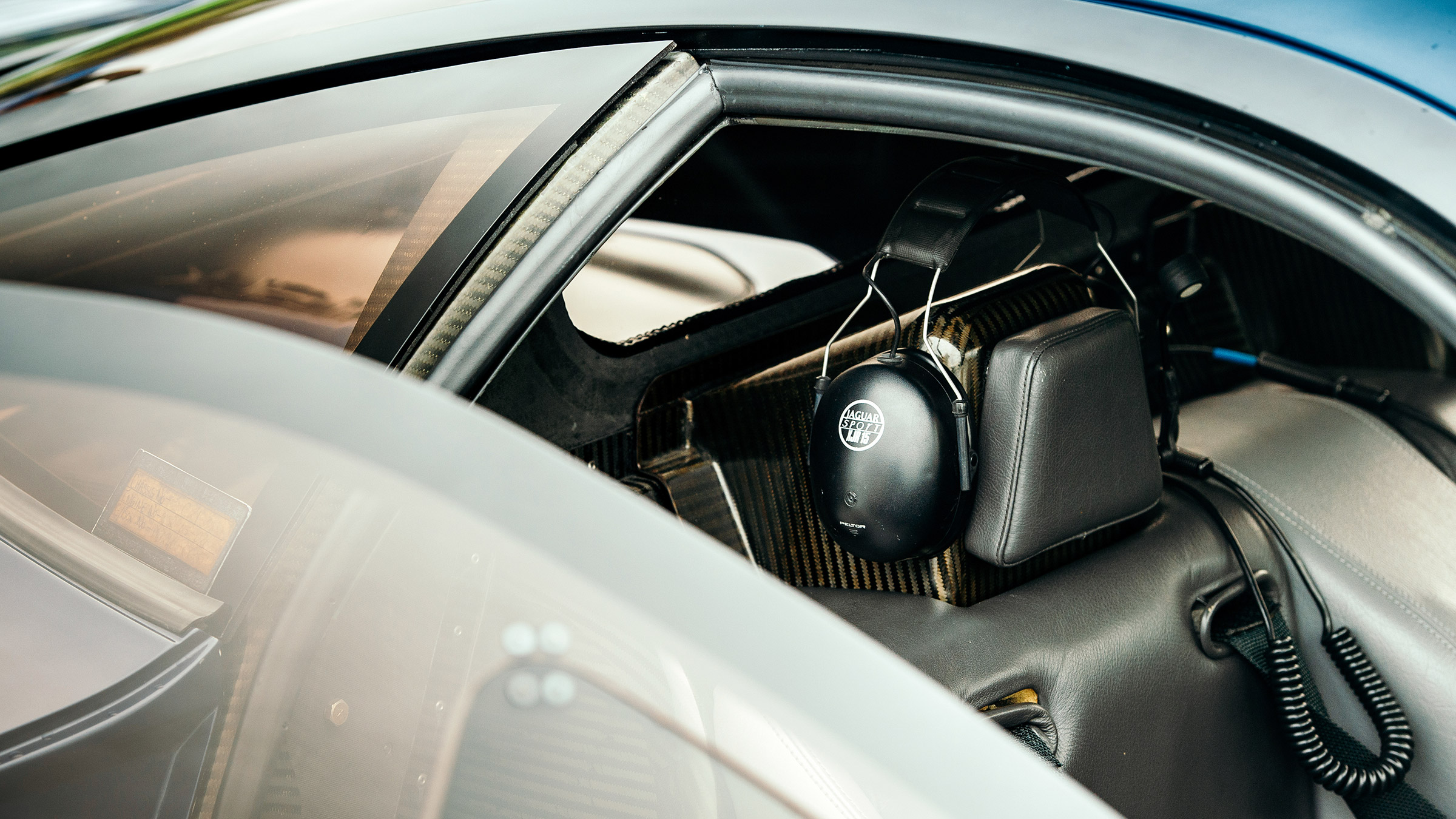 Jaguar XJR-15 – seat