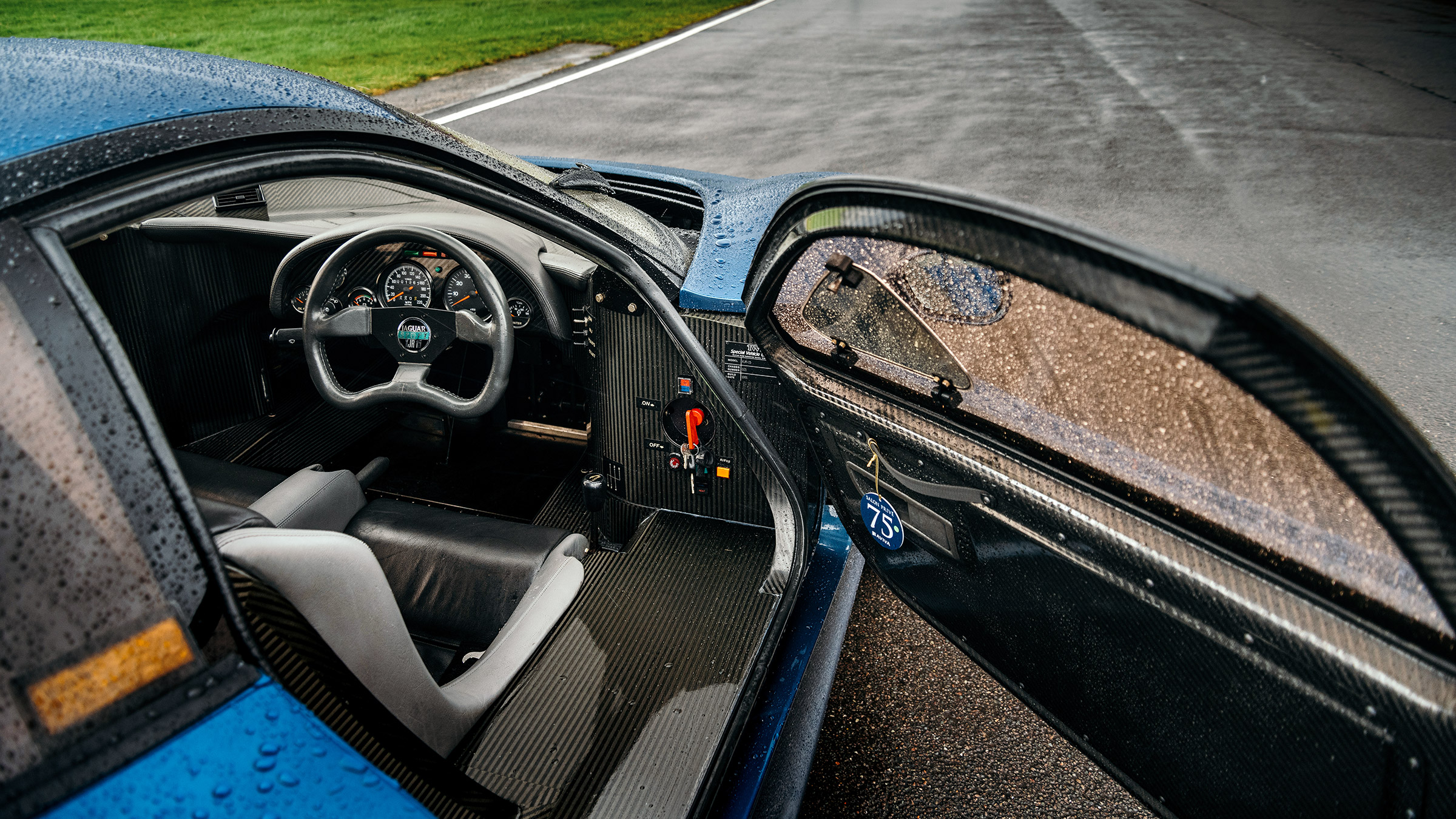Jaguar XJR-15 – cabin