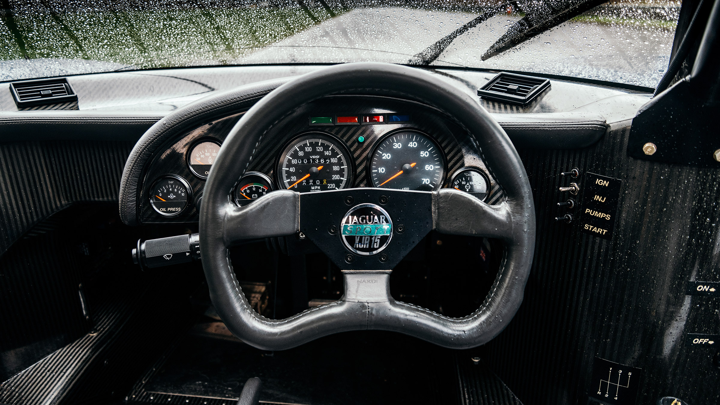 Jaguar XJR-15 – steering wheel