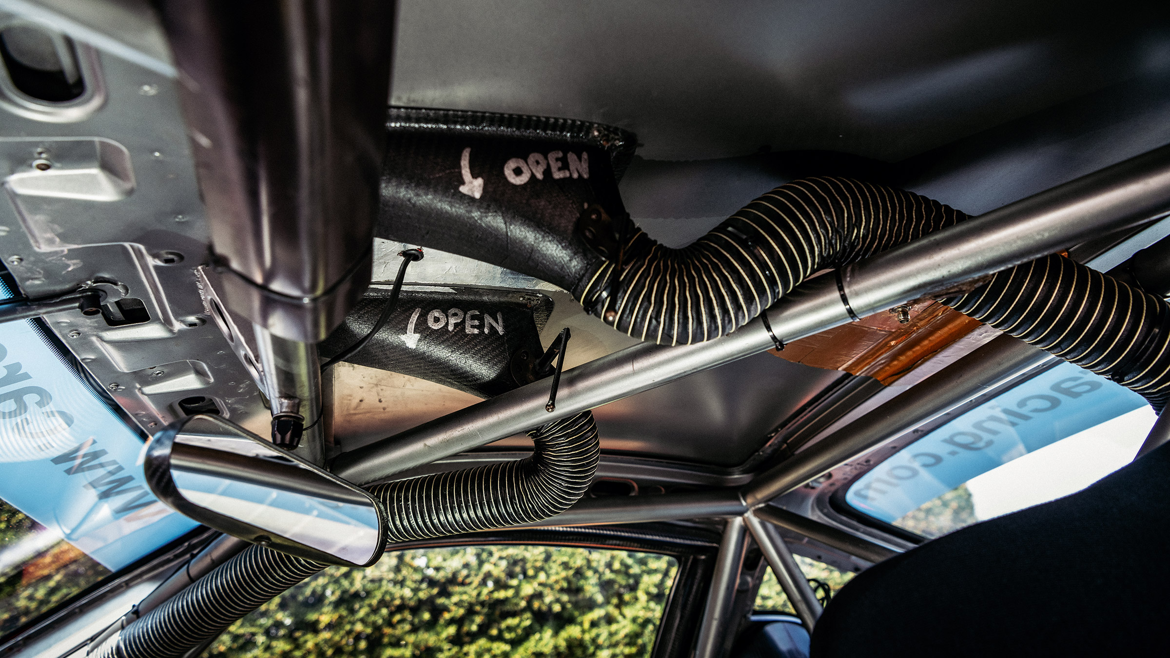 LM GT car 550 – roof