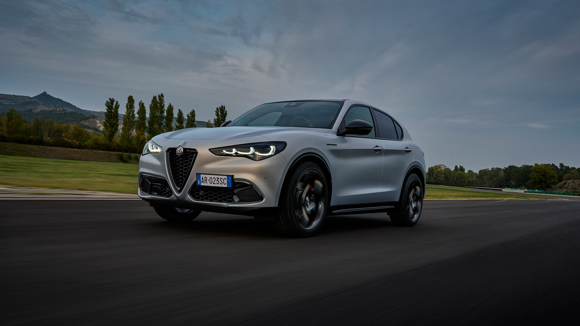 Alfa Romeo Stelvio – front