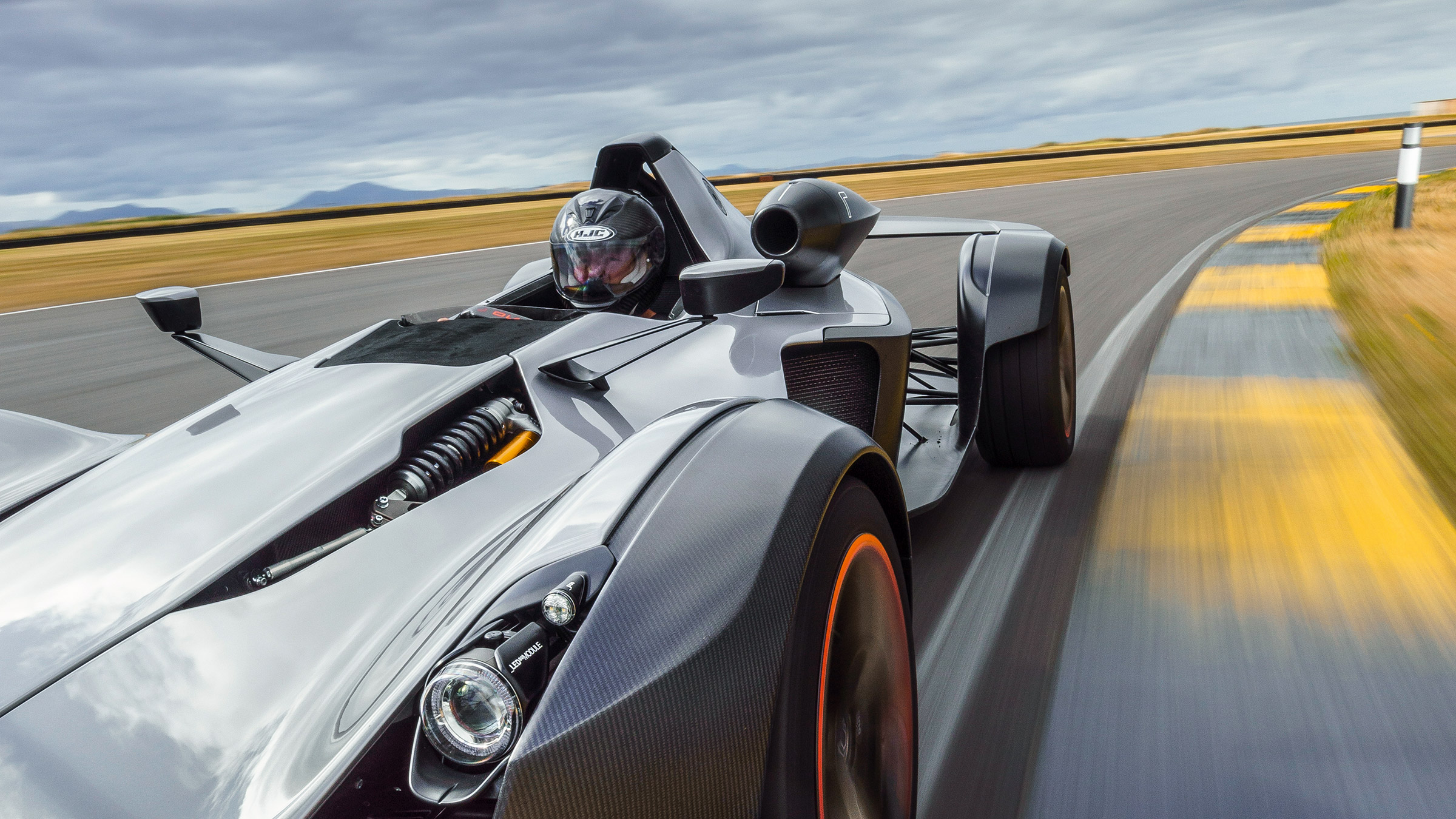 BAC Mono R – front back