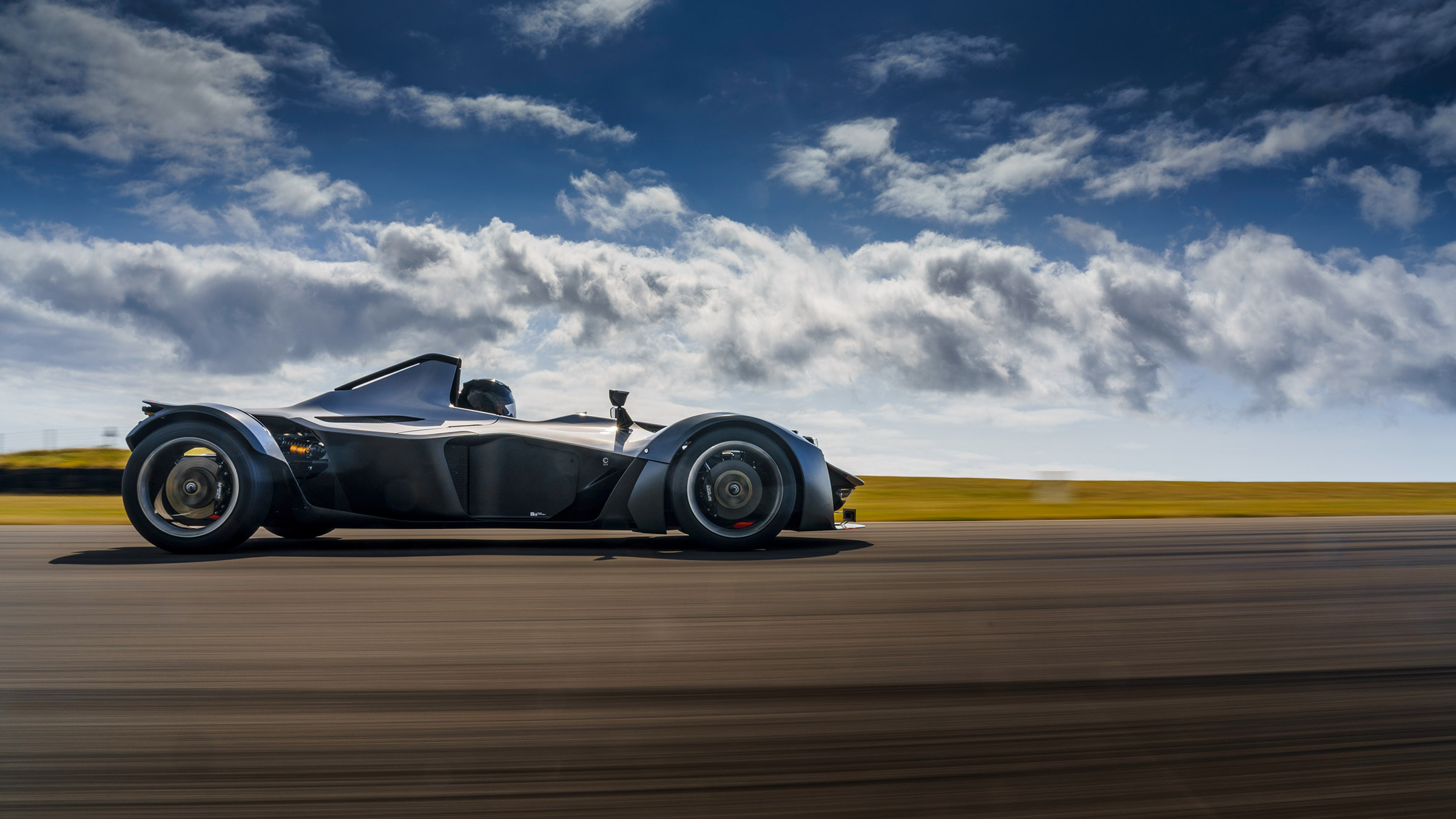 BAC Mono R – side