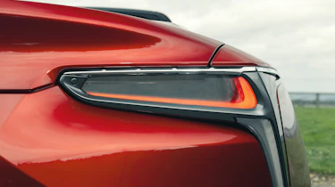 Lexus LC cabrio 22 – rear light