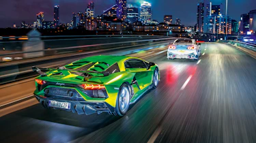 Lamborghini Aventador SVJ v Nissan GTR Nismo