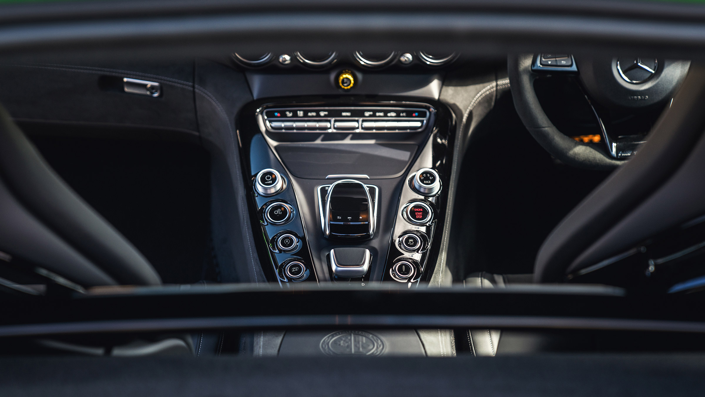 Mercedes-AMG GT R – console