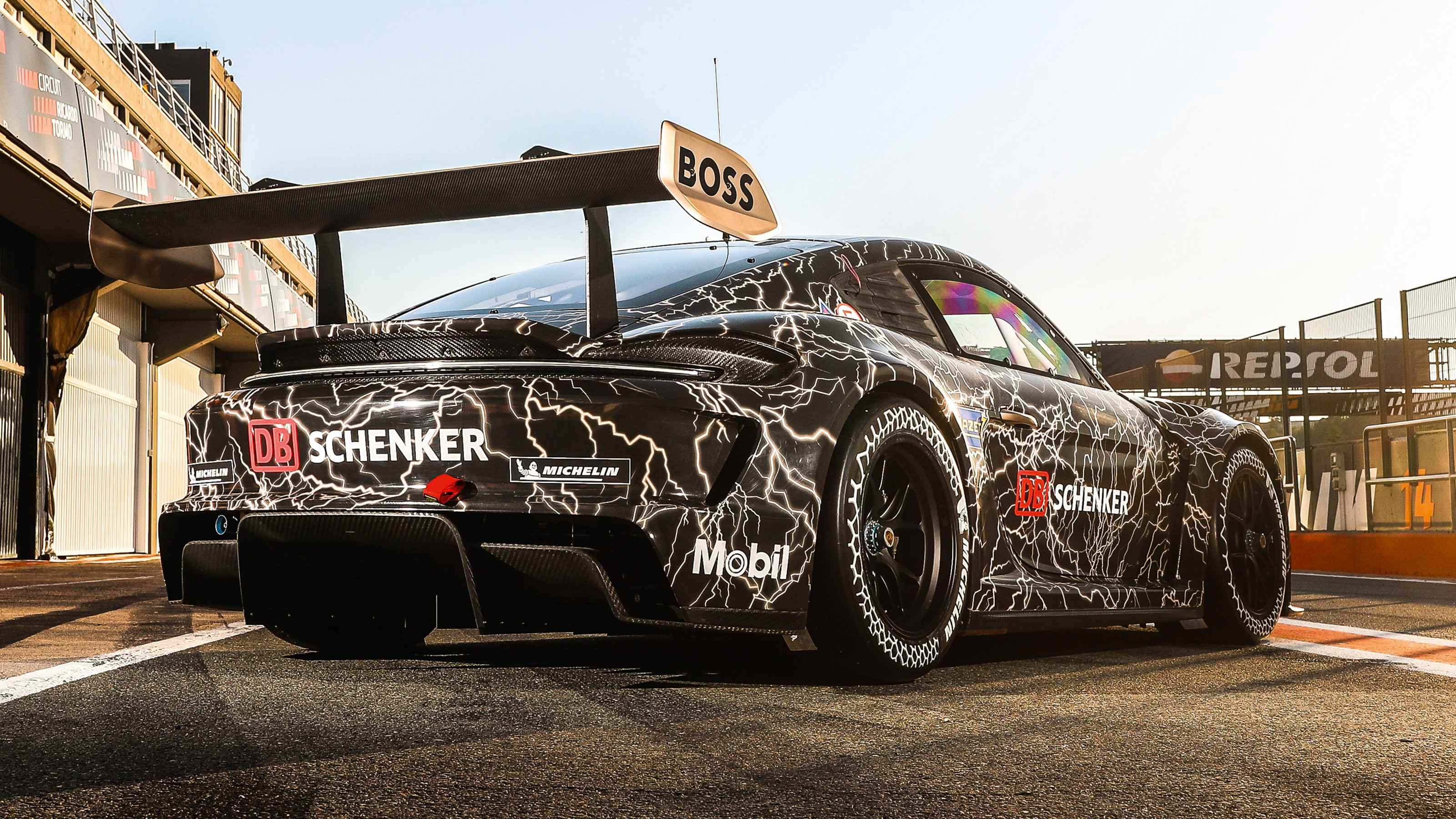 Porsche 718 GT4 e Performance