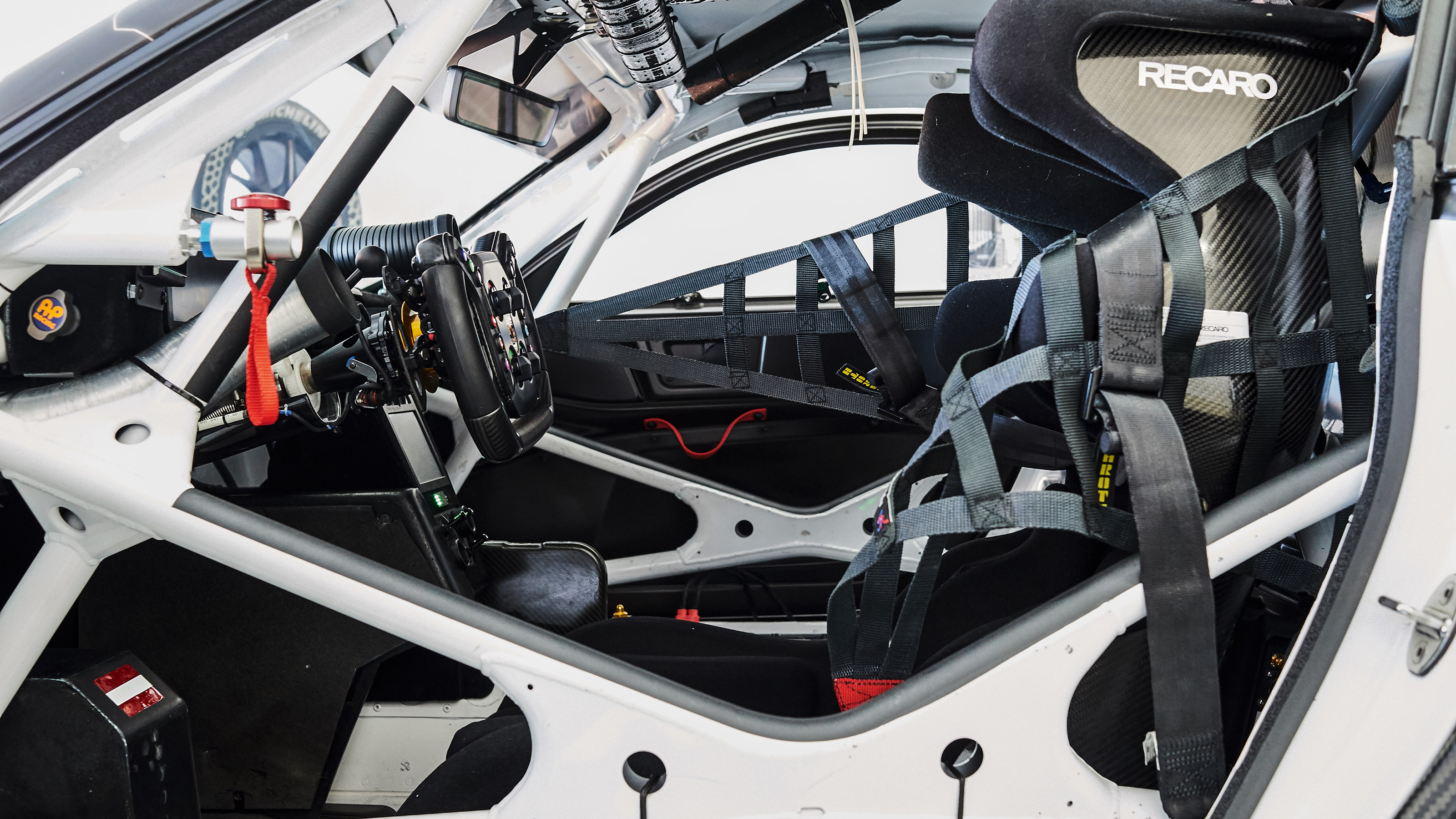 Porsche 718 GT4 e Performance